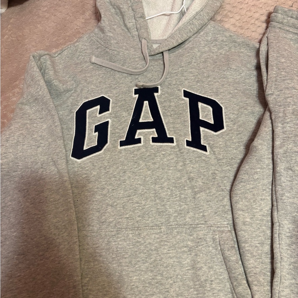 Men’s GAP Light Gray Hoodie with Navy Logo